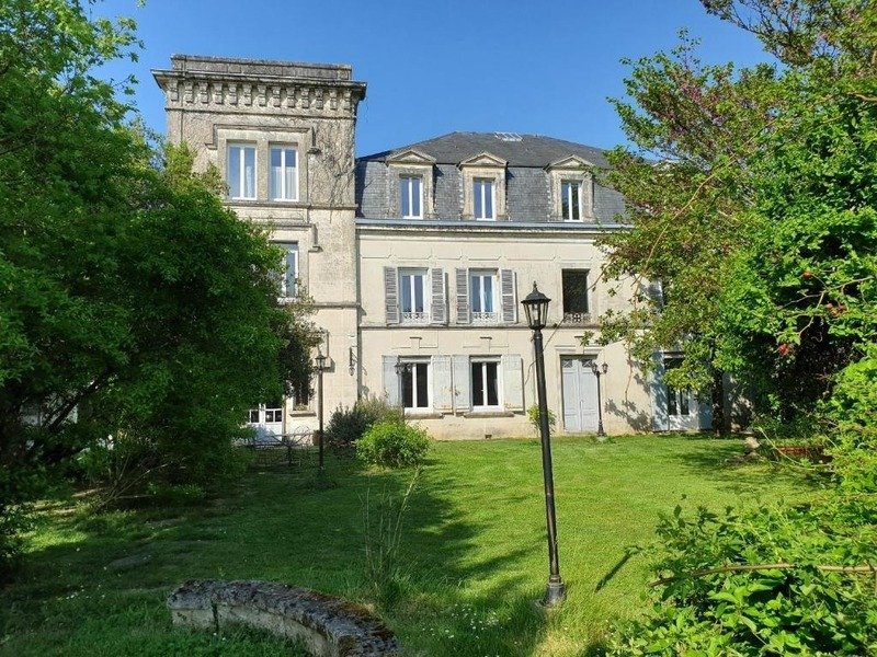 Château + Guesthouse With Profitable Hospitality Business – Near Cognac