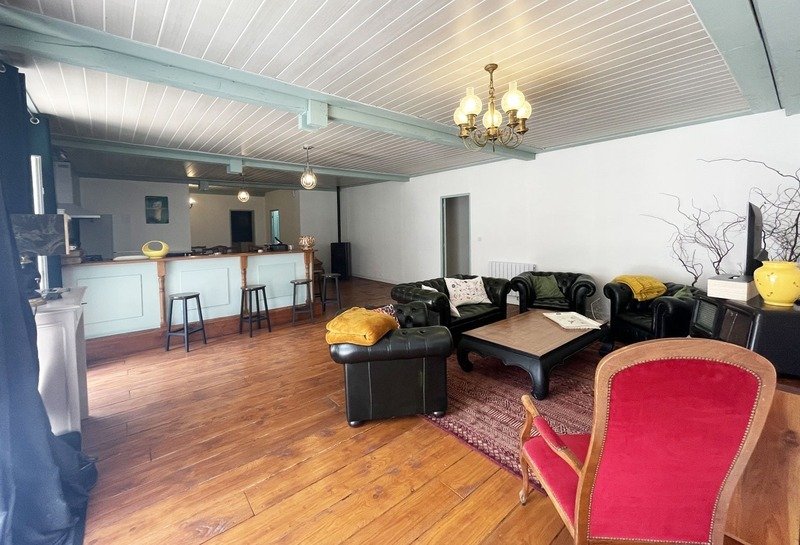 Château + Guesthouse With Profitable Hospitality Business – Near Cognac