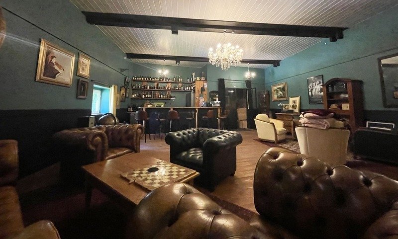 Château + Guesthouse With Profitable Hospitality Business – Near Cognac