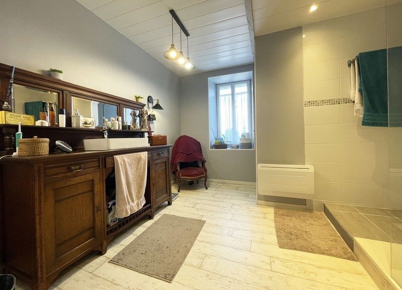 Château + Guesthouse With Profitable Hospitality Business – Near Cognac