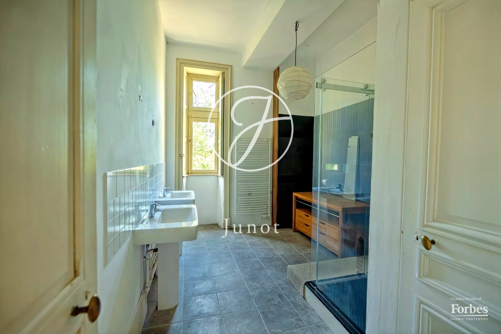 Château La Guerche Sur L'aubois 1173.0 Sqm 16 Bedrooms