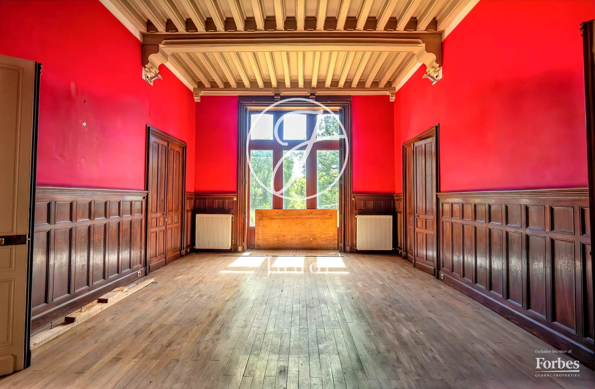 Château La Guerche Sur L'aubois 1173.0 Sqm 16 Bedrooms