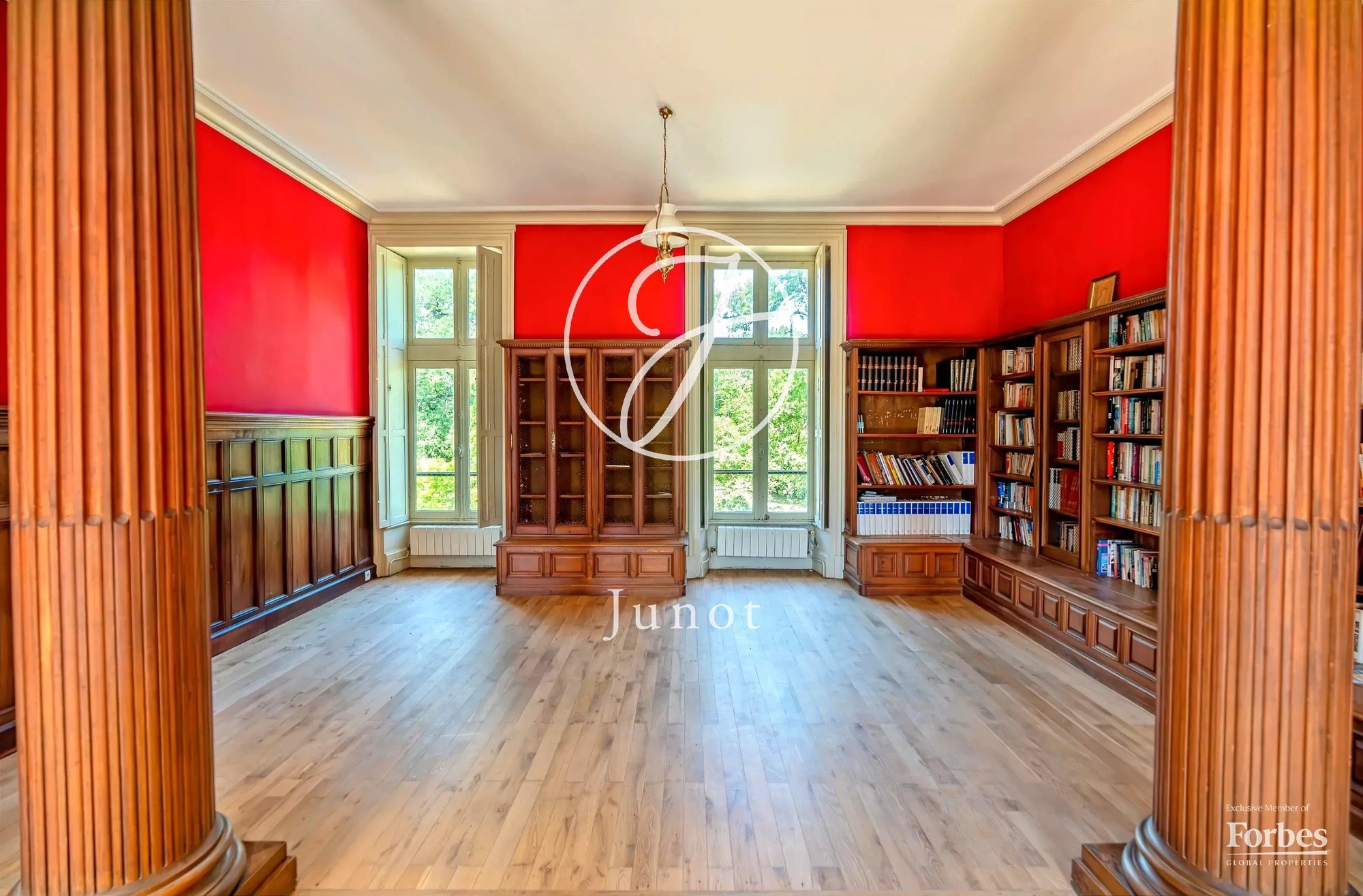 Château La Guerche Sur L'aubois 1173.0 Sqm 16 Bedrooms