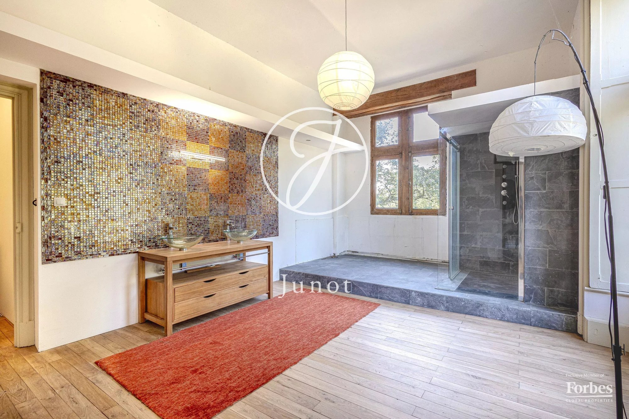 Château La Guerche Sur L'aubois 1173.0 Sqm 16 Bedrooms
