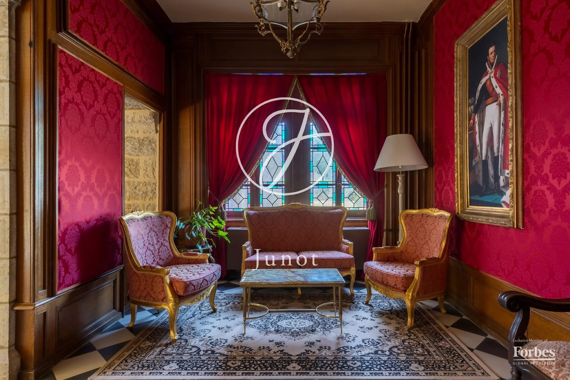 Château Moulins 3800.0 Sqm 23 Bedrooms