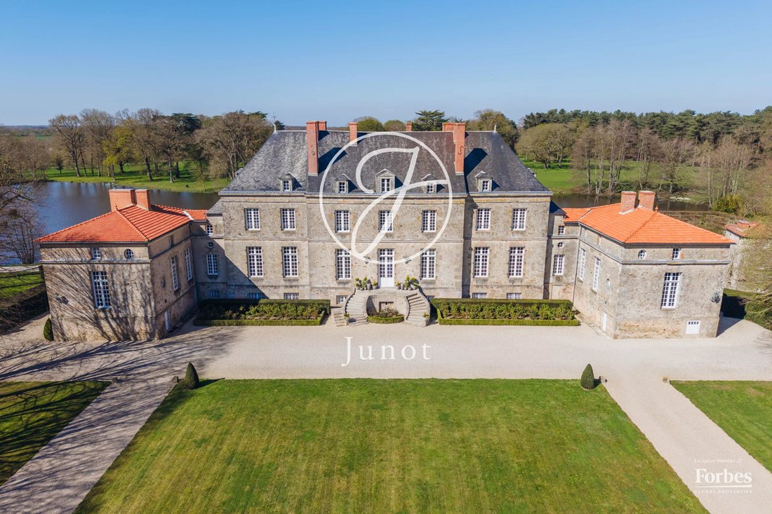 Château Nantes 1300.0 Sqm 12 Bedrooms