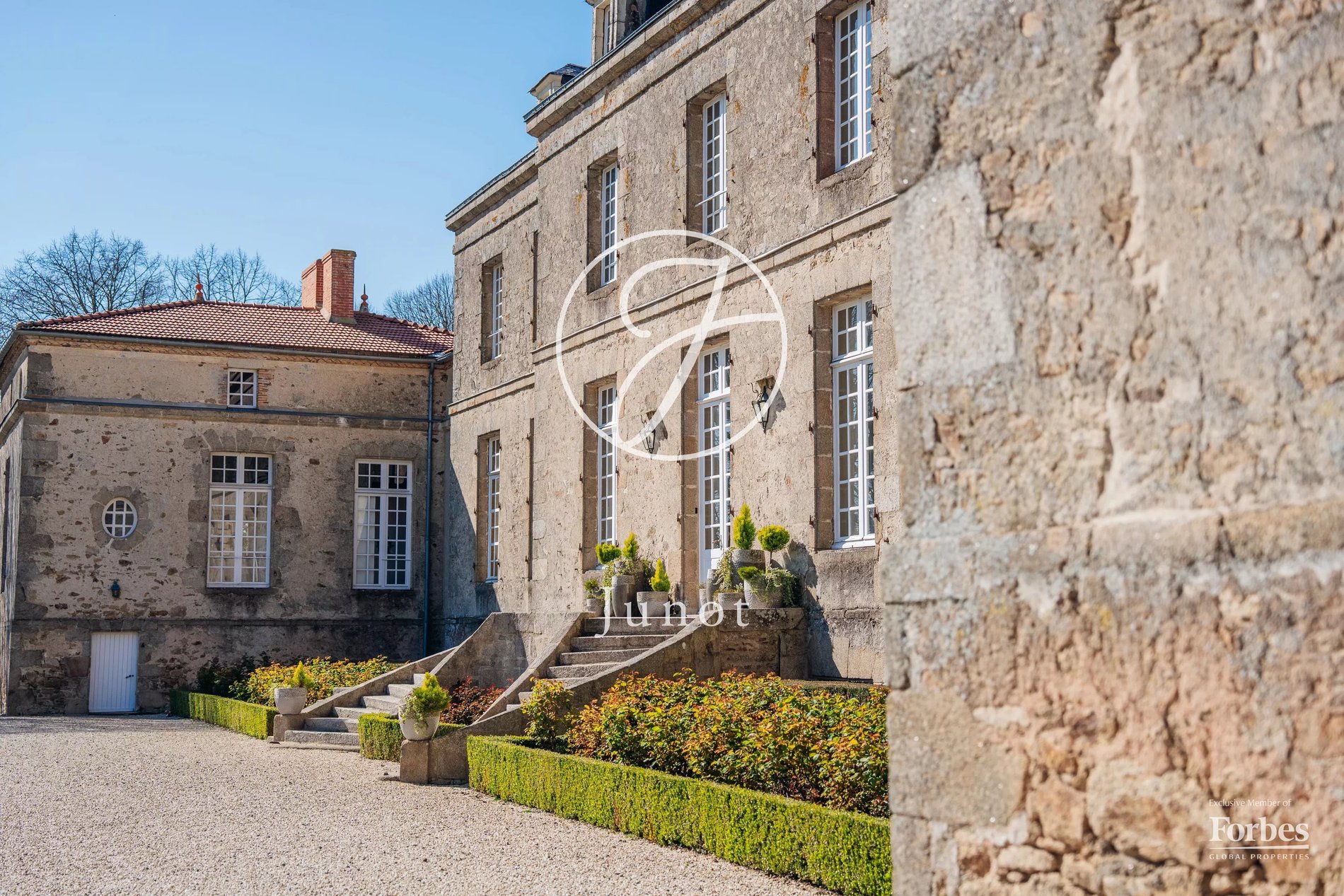 Château Nantes 1300.0 Sqm 12 Bedrooms