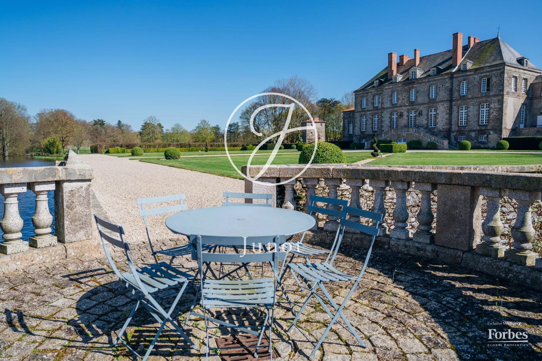 Château Nantes 1300.0 Sqm 12 Bedrooms
