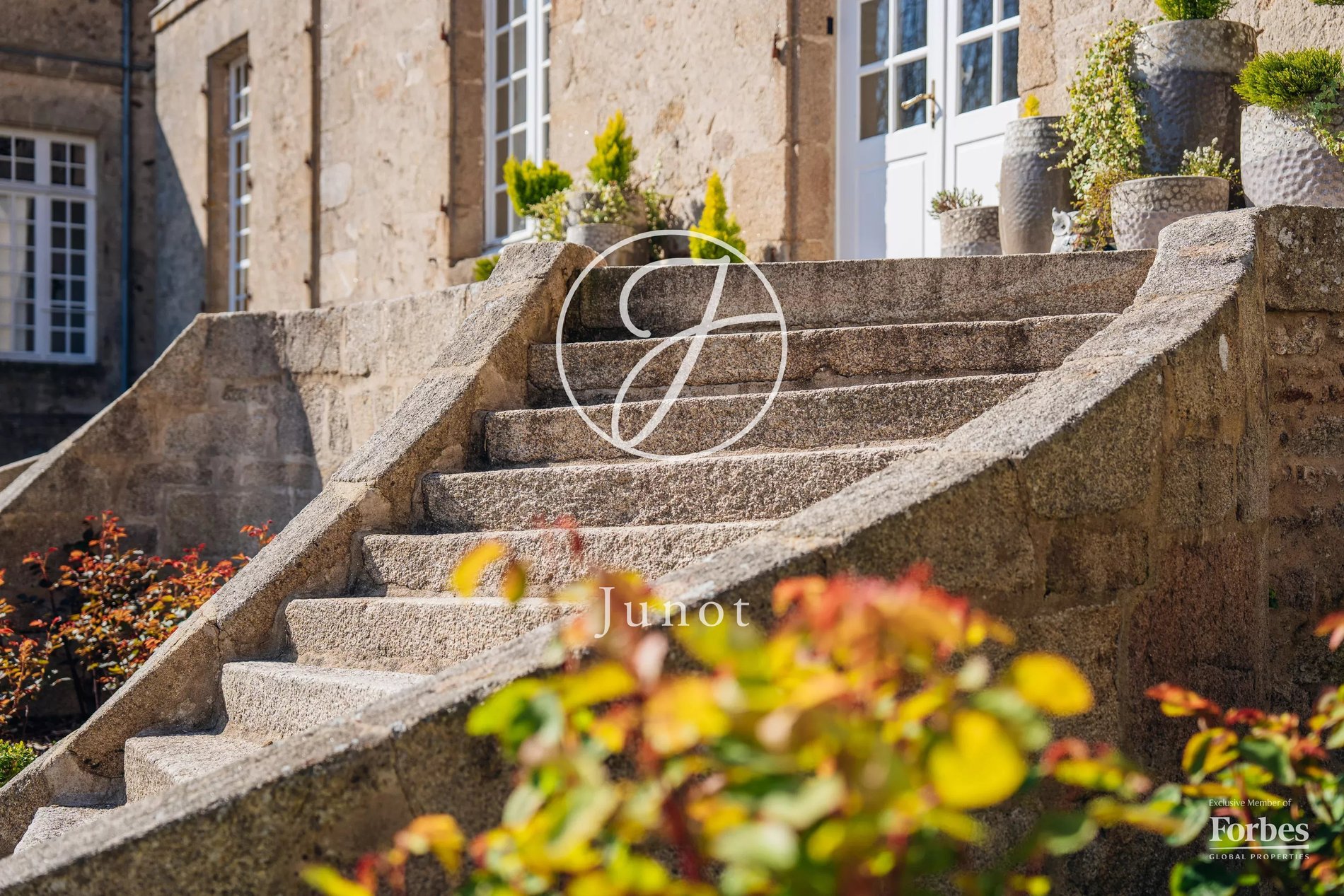 Château Nantes 1300.0 Sqm 12 Bedrooms