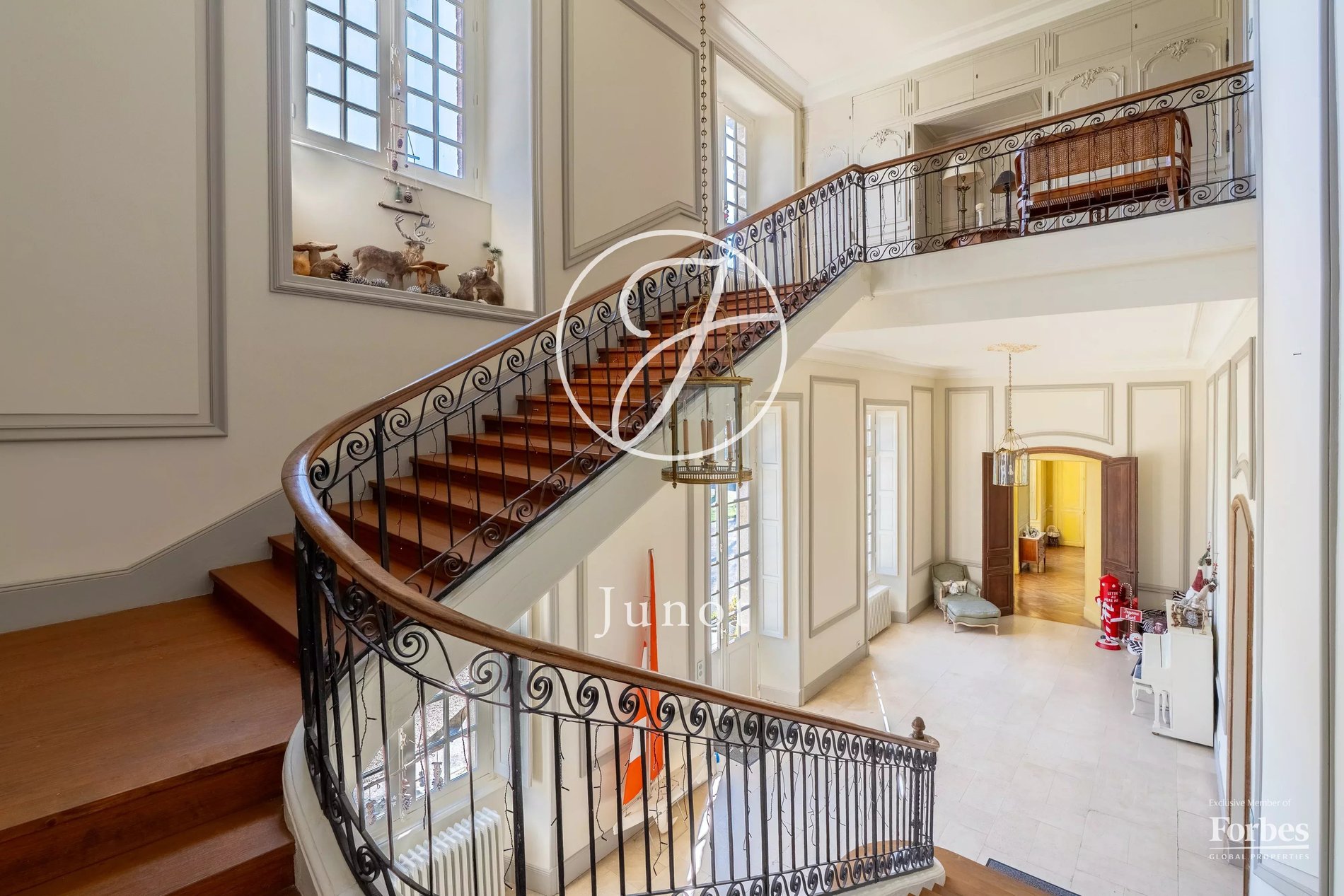Château Nantes 1300.0 Sqm 12 Bedrooms
