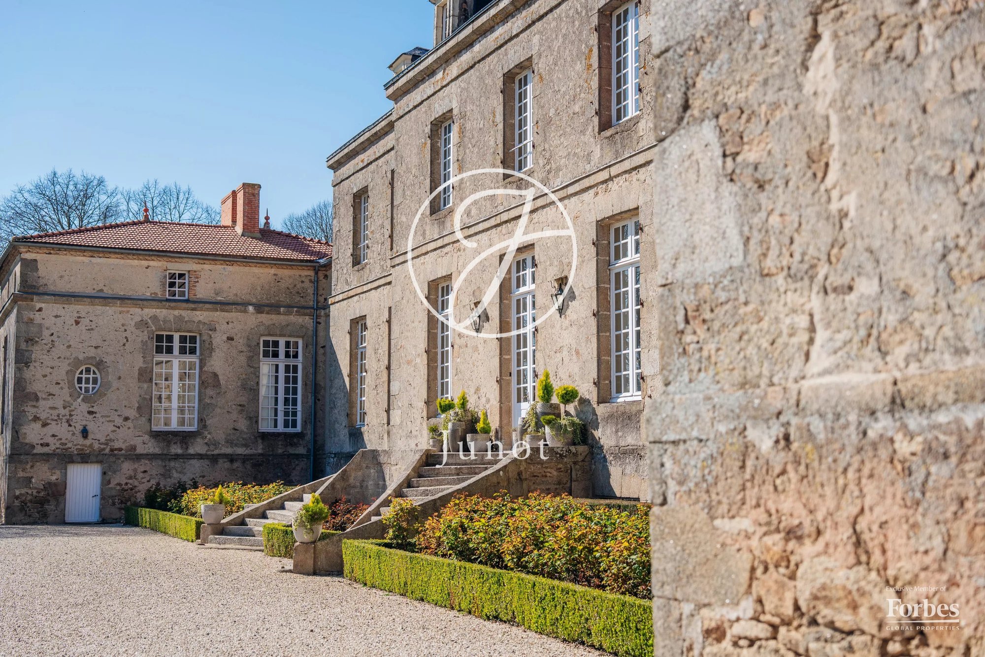Château Nantes 1300.0 Sqm 12 Bedrooms