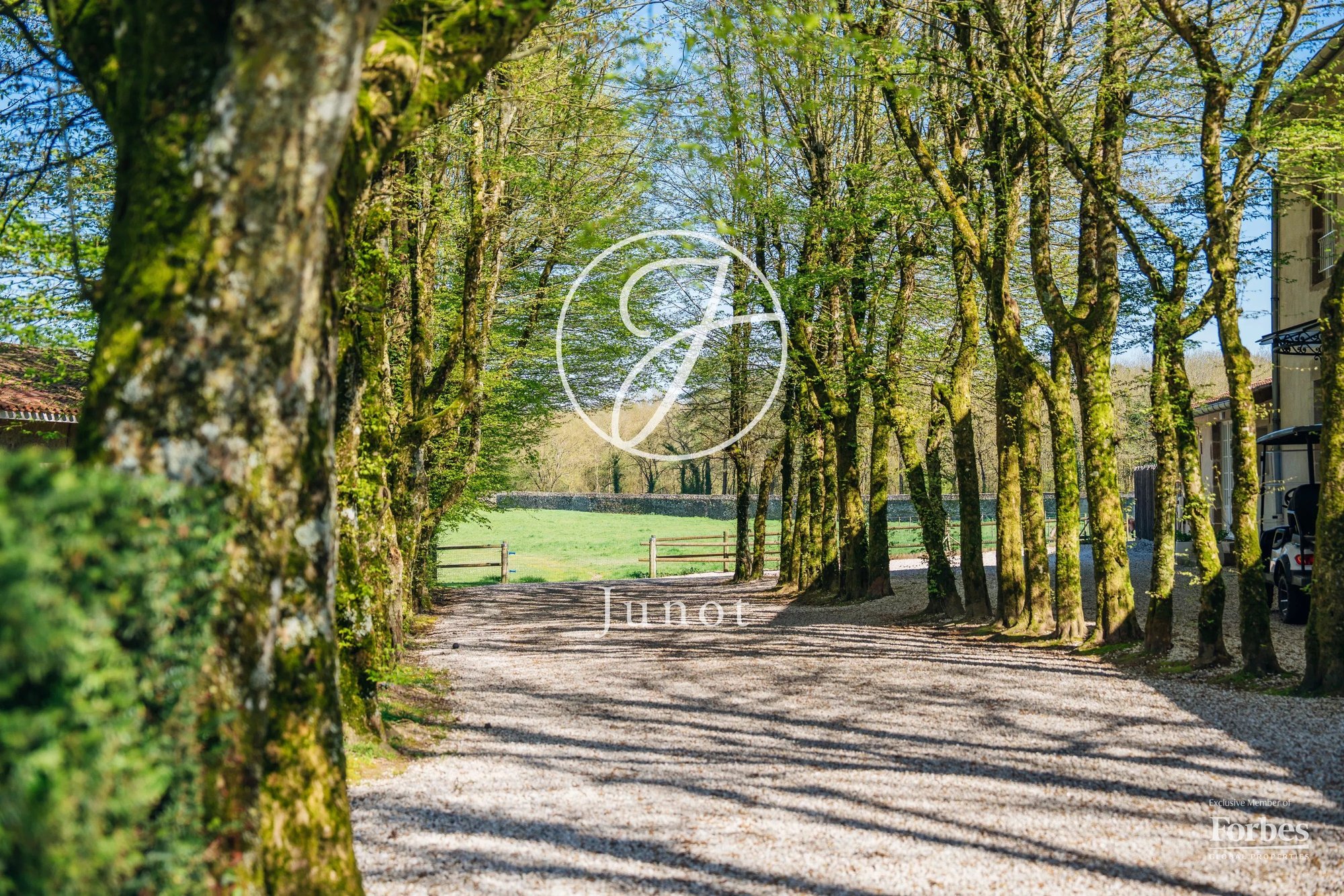 Château Nantes 1300.0 Sqm 12 Bedrooms
