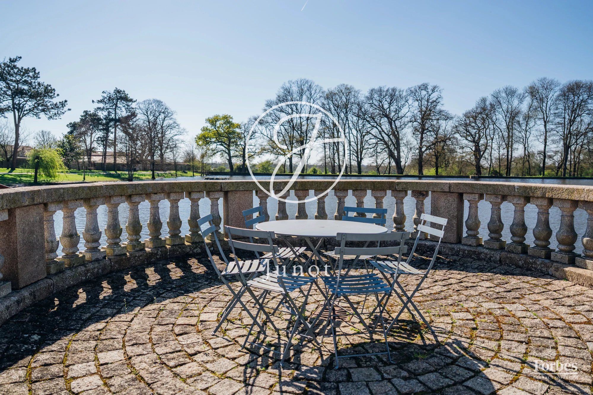 Château Nantes 1300.0 Sqm 12 Bedrooms