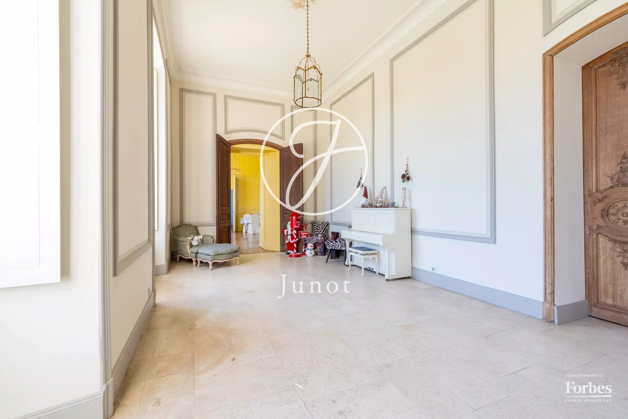 Château Nantes 1300.0 Sqm 12 Bedrooms