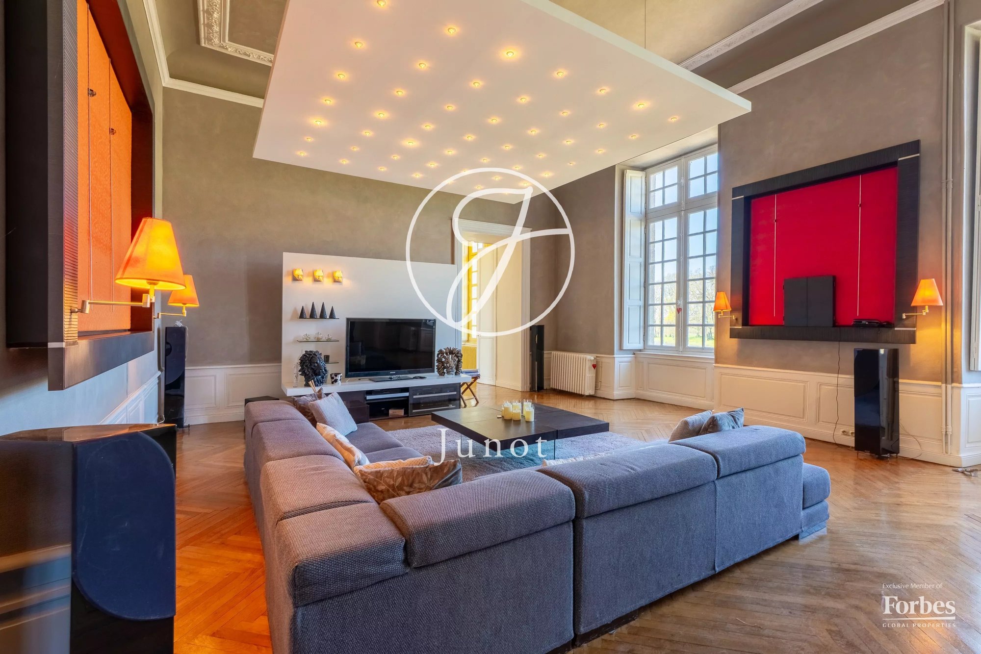 Château Nantes 1300.0 Sqm 12 Bedrooms