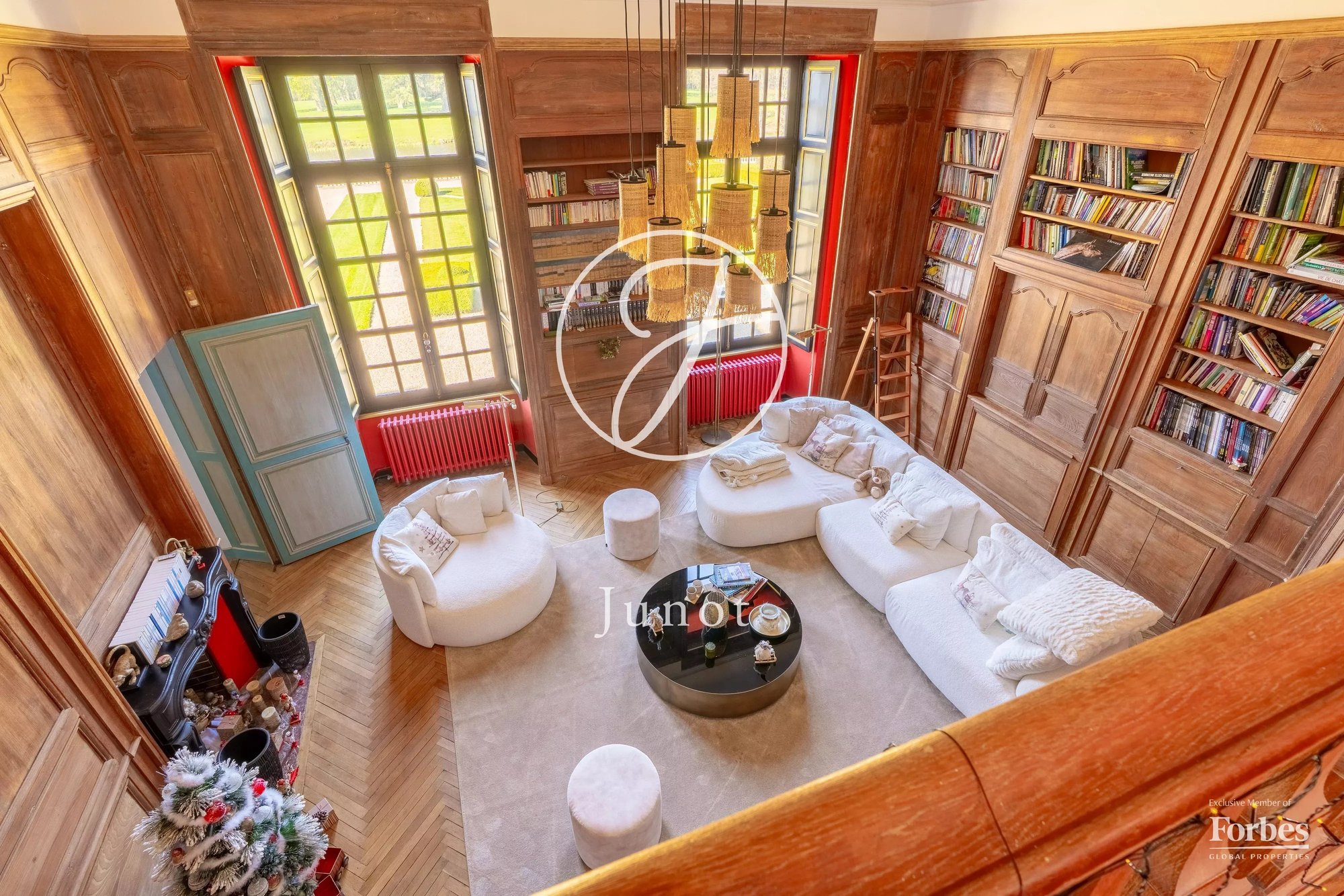 Château Nantes 1300.0 Sqm 12 Bedrooms
