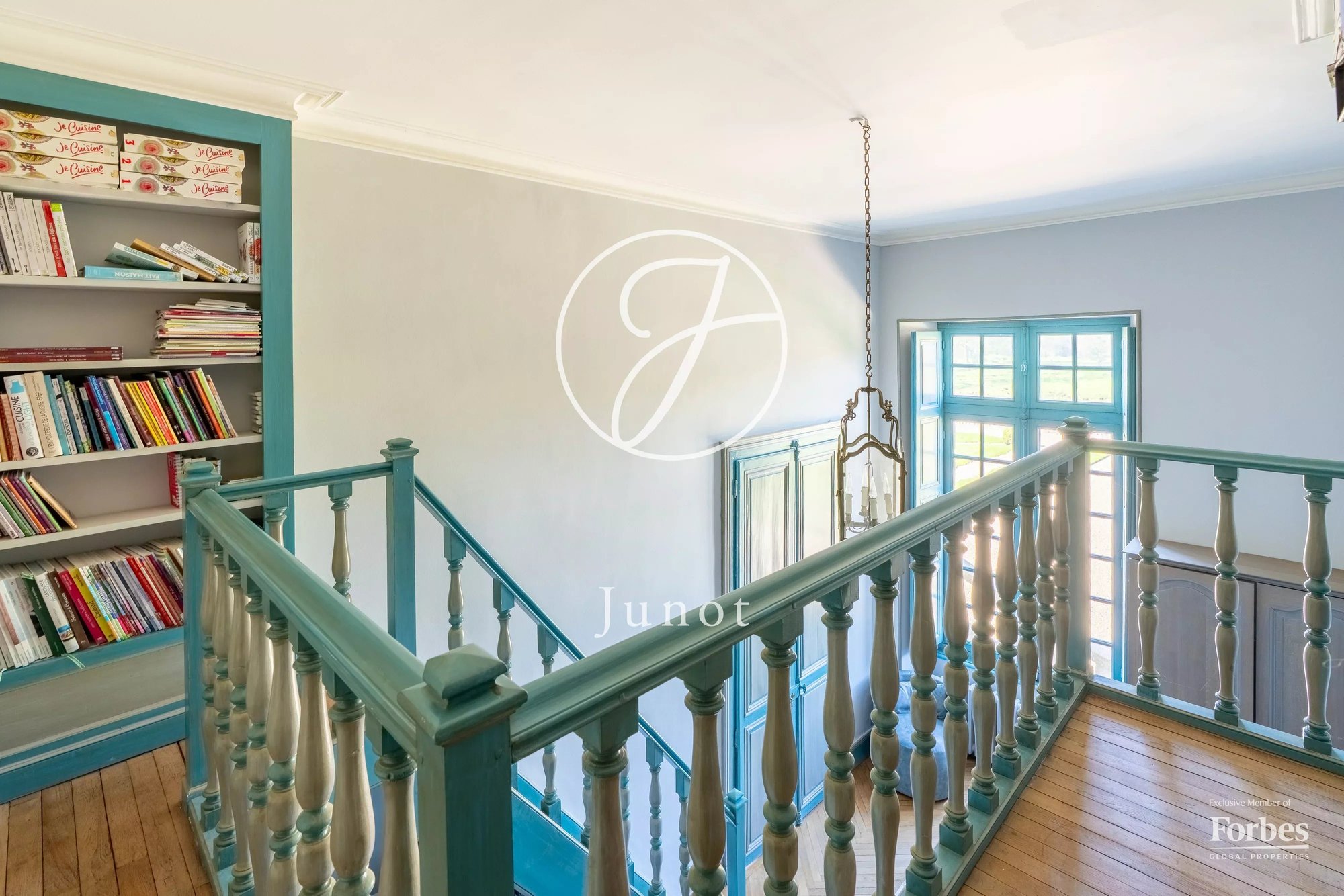 Château Nantes 1300.0 Sqm 12 Bedrooms