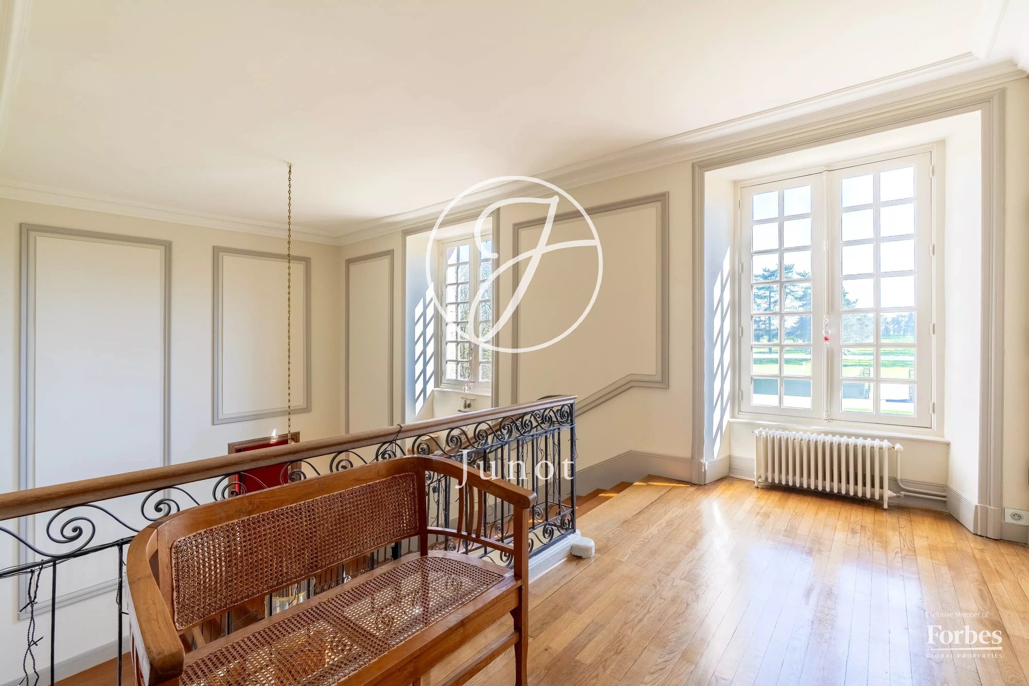Château Nantes 1300.0 Sqm 12 Bedrooms
