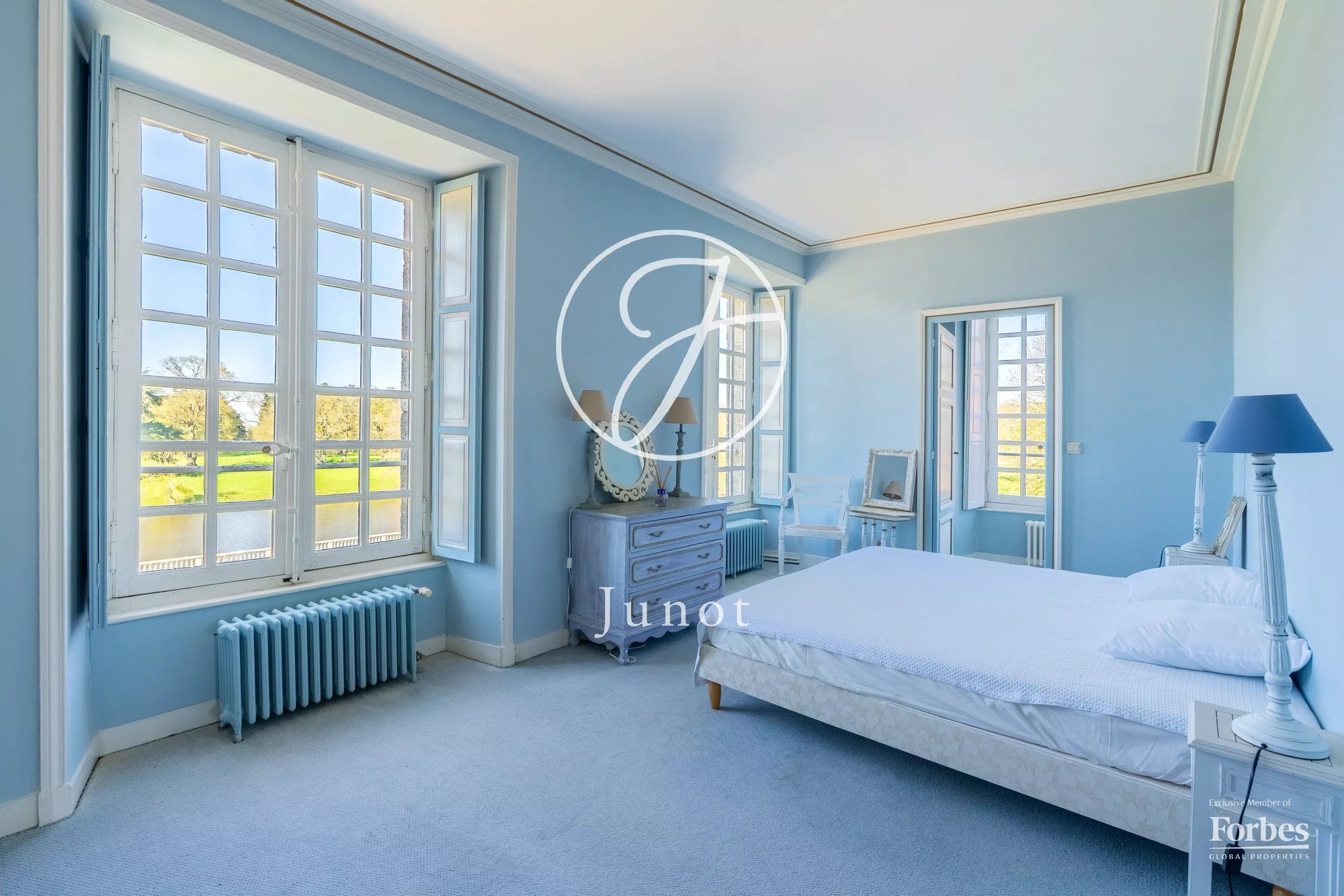 Château Nantes 1300.0 Sqm 12 Bedrooms