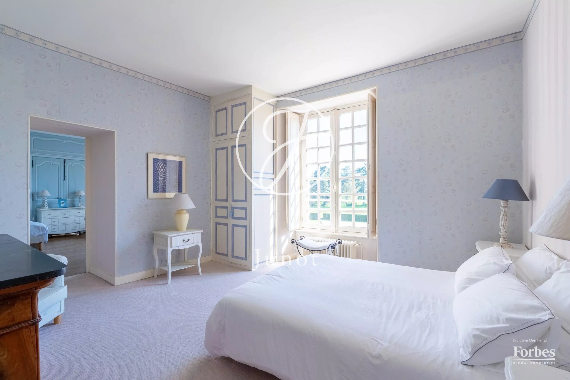 Château Nantes 1300.0 Sqm 12 Bedrooms