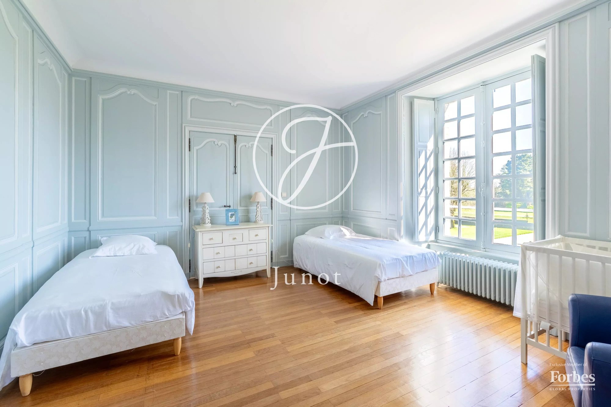 Château Nantes 1300.0 Sqm 12 Bedrooms