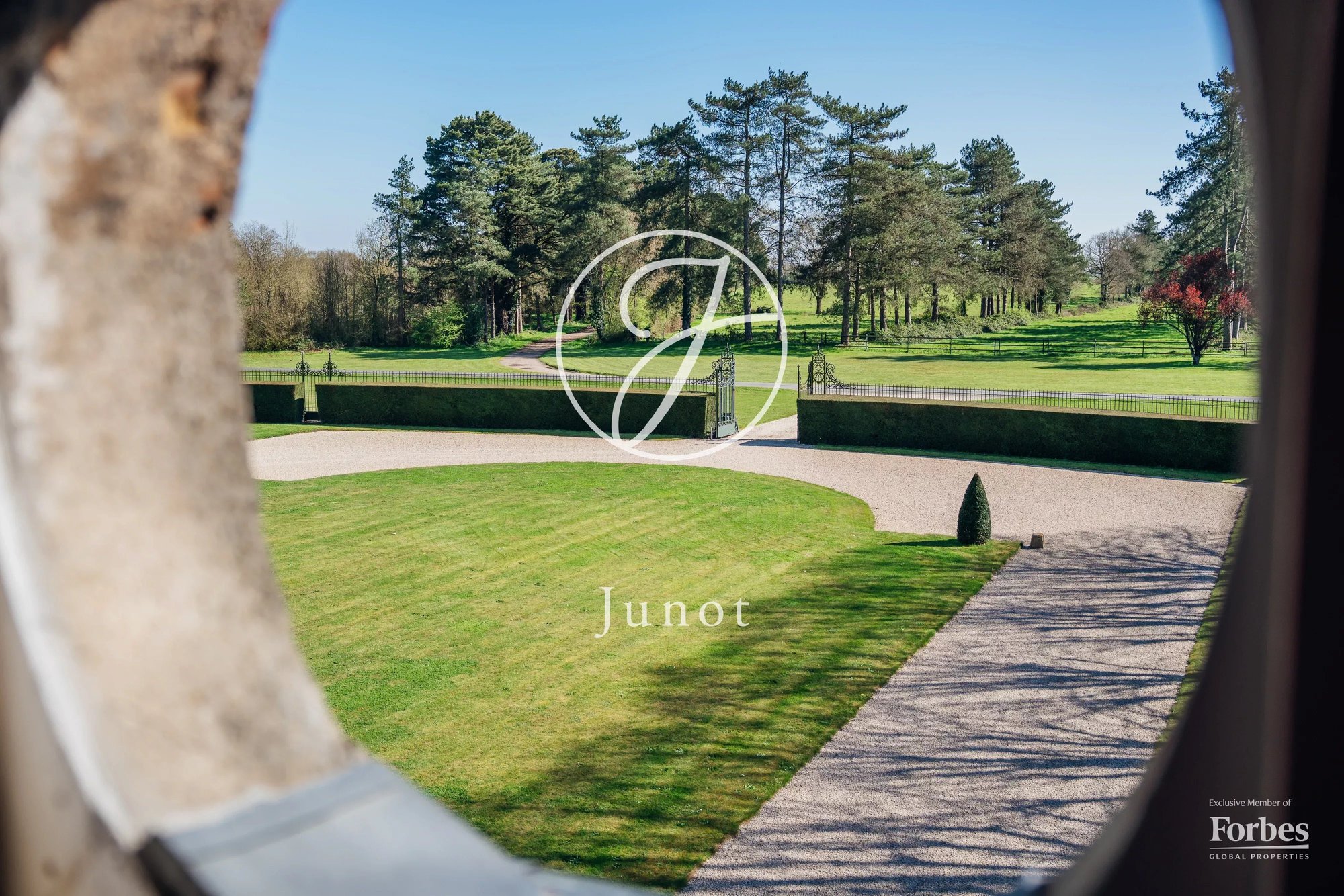 Château Nantes 1300.0 Sqm 12 Bedrooms
