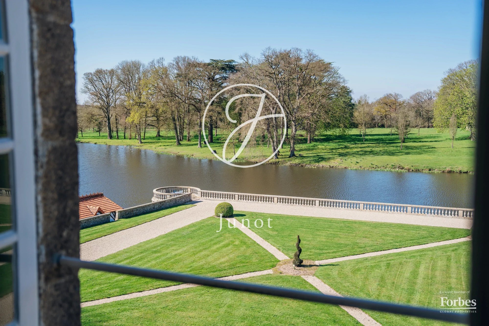Château Nantes 1300.0 Sqm 12 Bedrooms