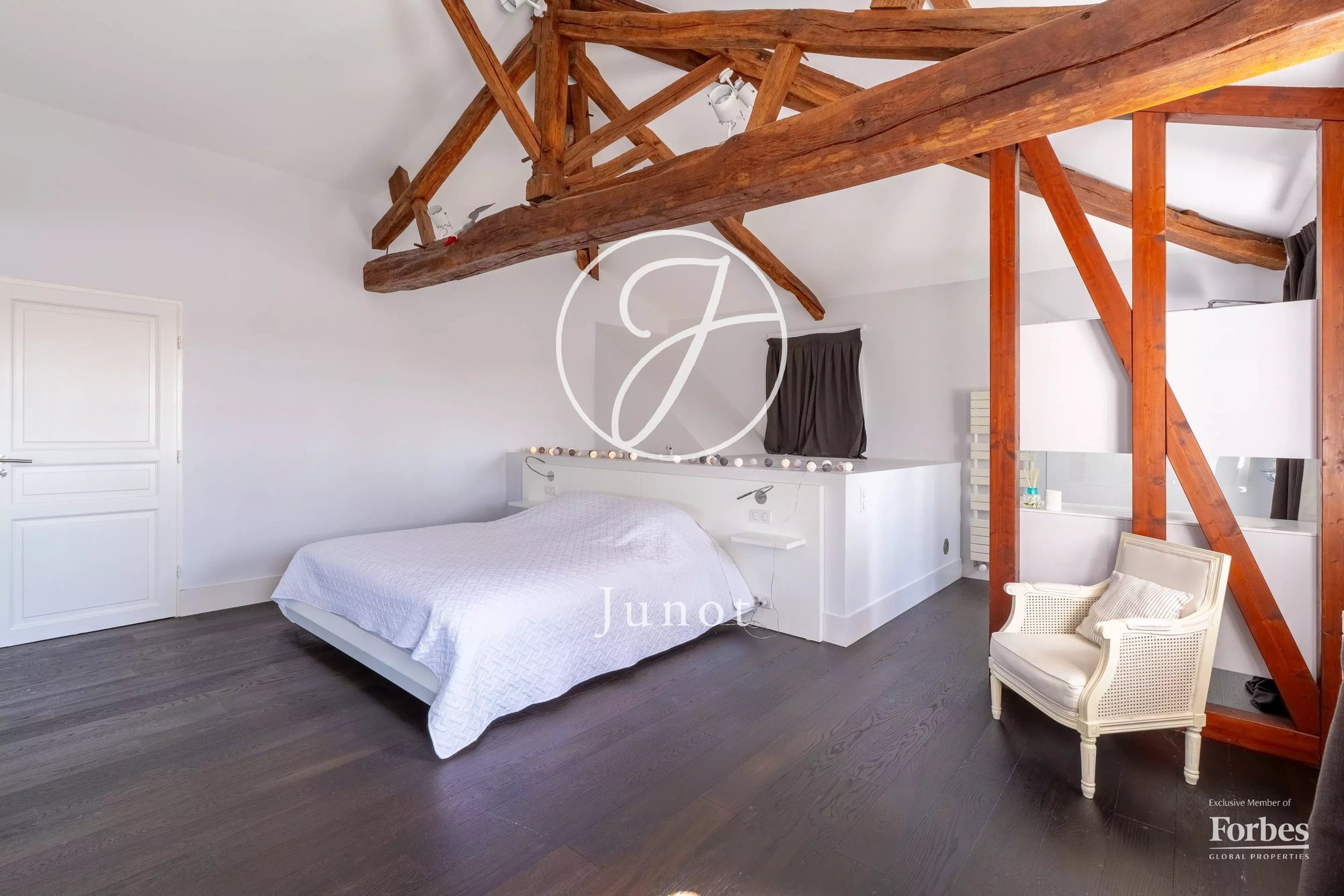 Château Nantes 1300.0 Sqm 12 Bedrooms