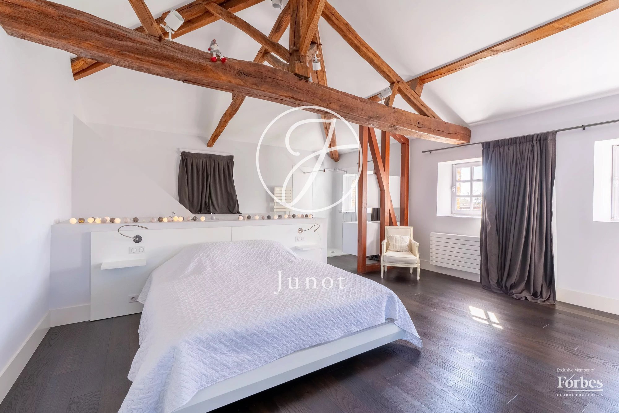 Château Nantes 1300.0 Sqm 12 Bedrooms
