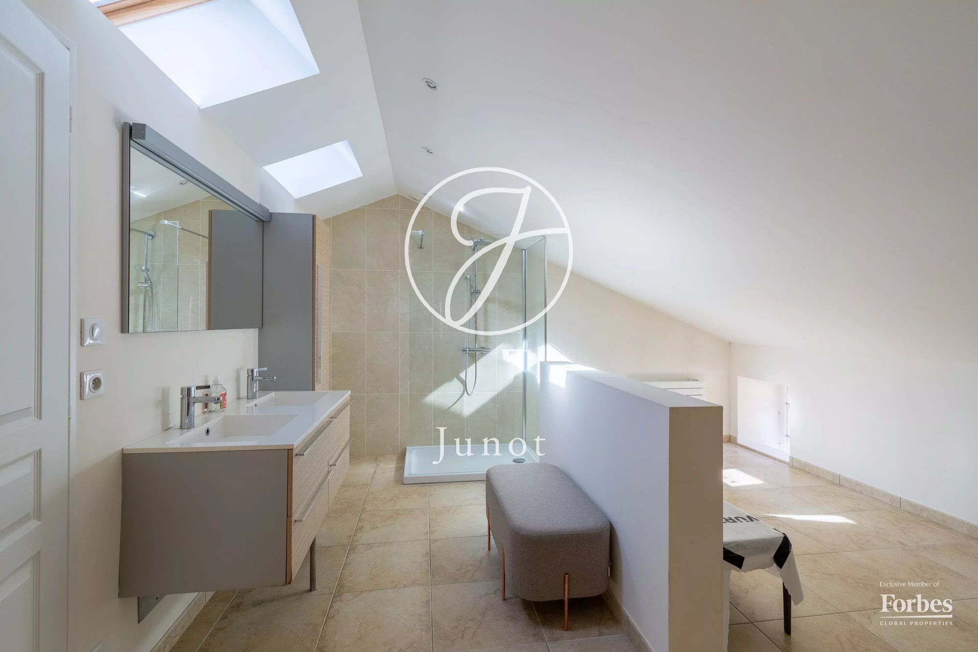 Château Nantes 1300.0 Sqm 12 Bedrooms