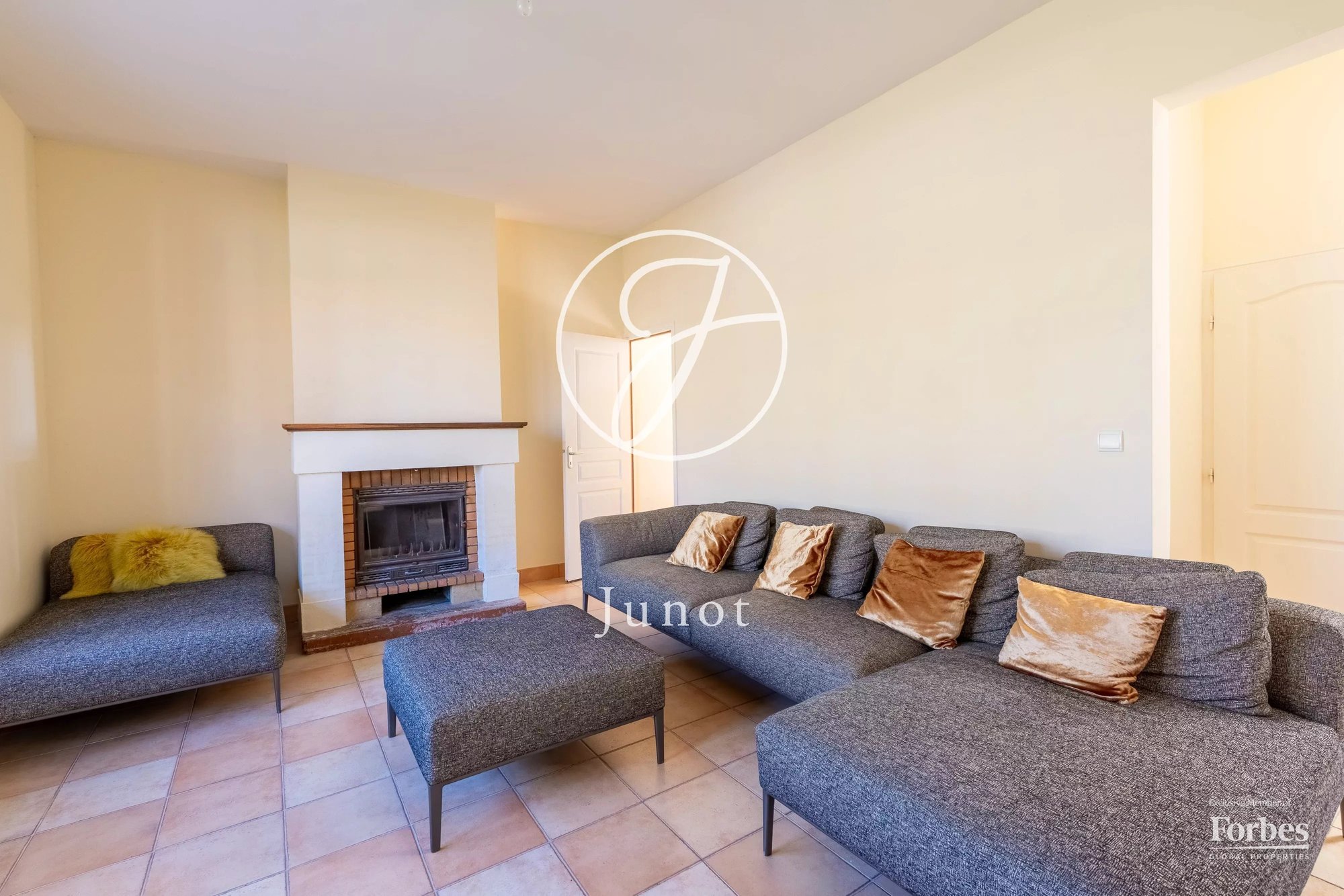 Château Nantes 1300.0 Sqm 12 Bedrooms