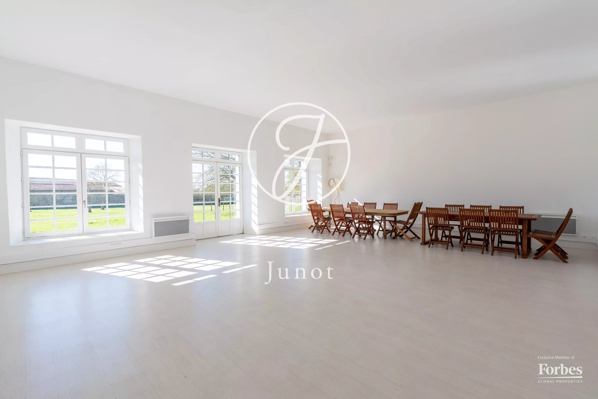 Château Nantes 1300.0 Sqm 12 Bedrooms