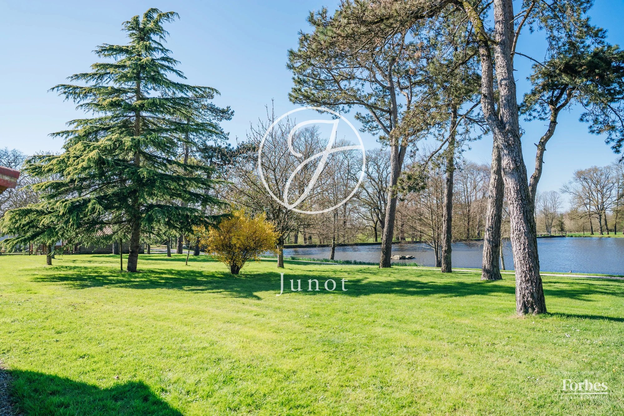 Château Nantes 1300.0 Sqm 12 Bedrooms