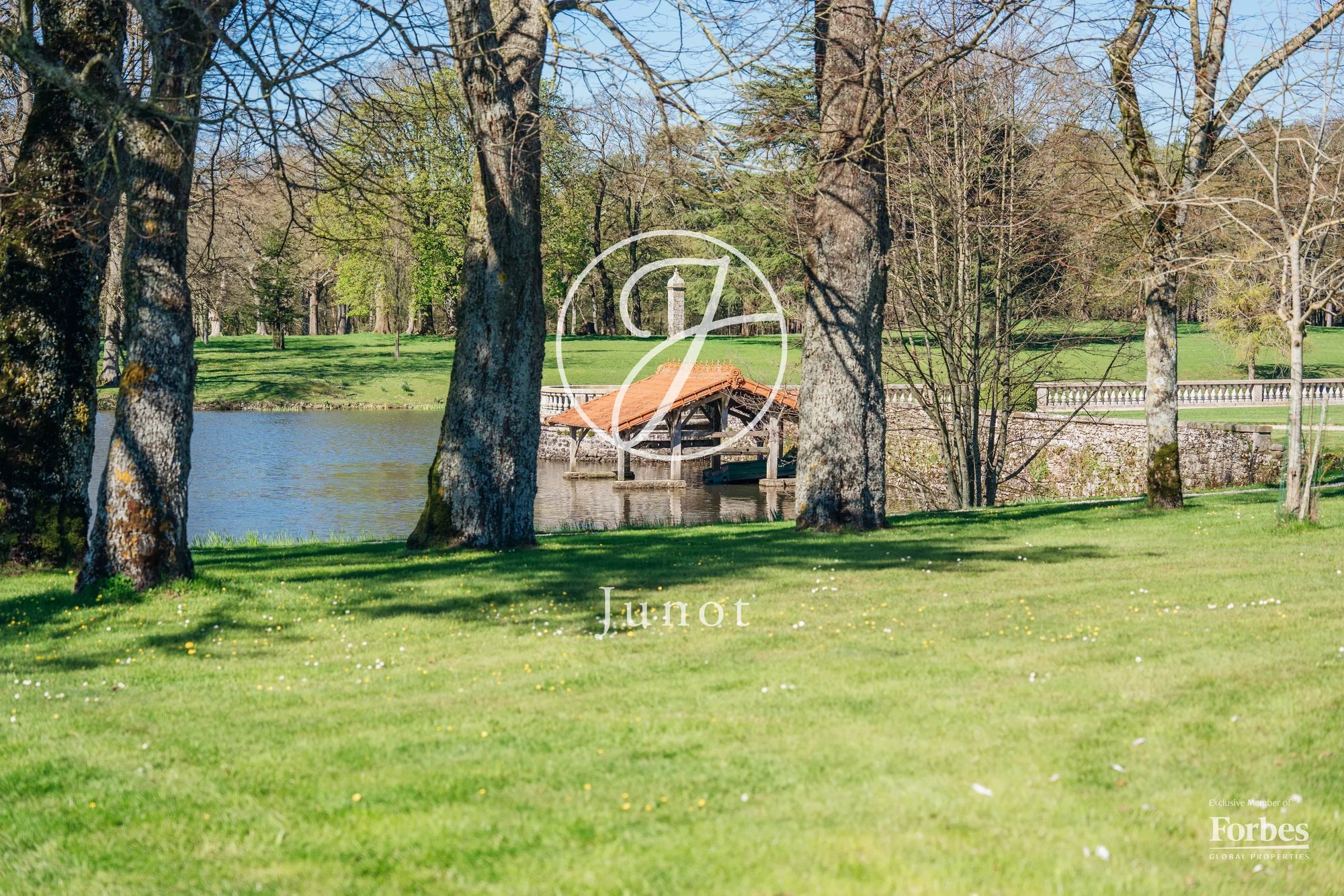 Château Nantes 1300.0 Sqm 12 Bedrooms