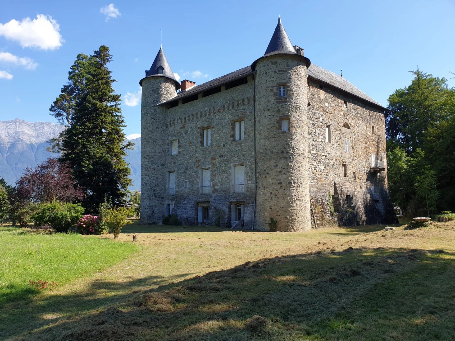 Chateau With Medieval Origins, Mh Listed