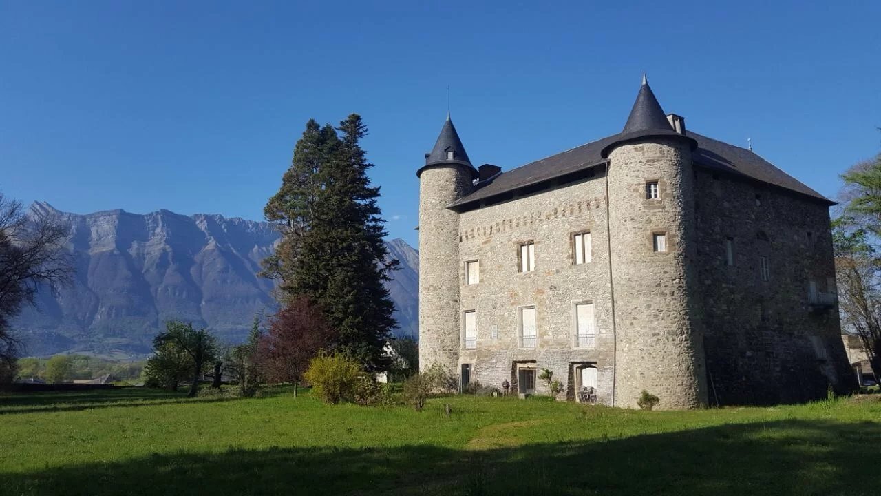 Chateau With Medieval Origins, Mh Listed