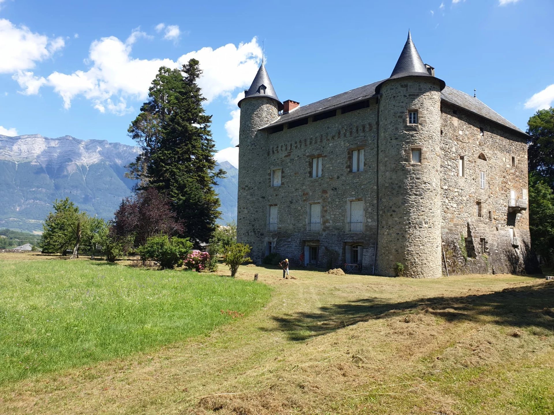Chateau With Medieval Origins, Mh Listed