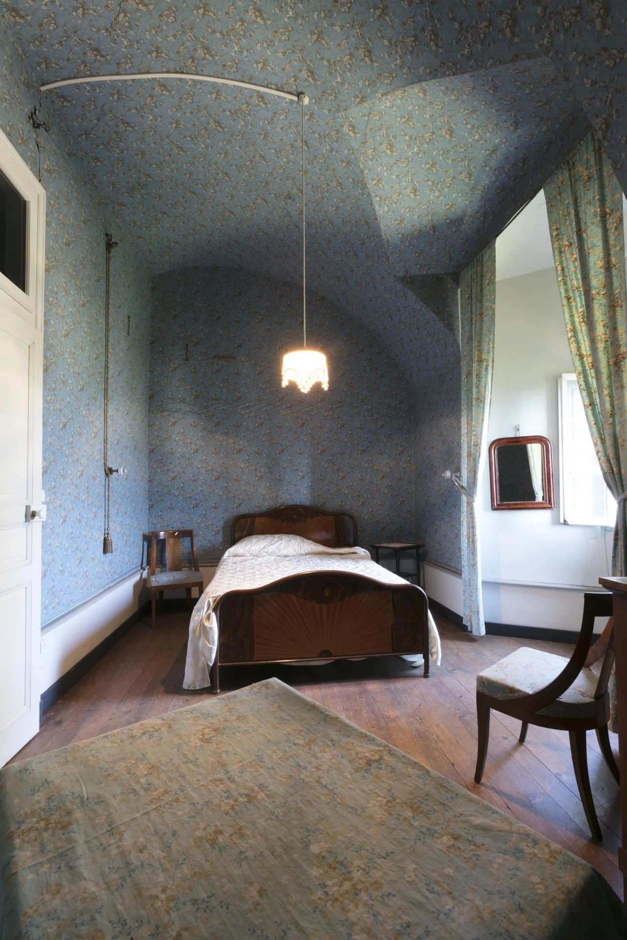 Chateau With Medieval Origins, Mh Listed