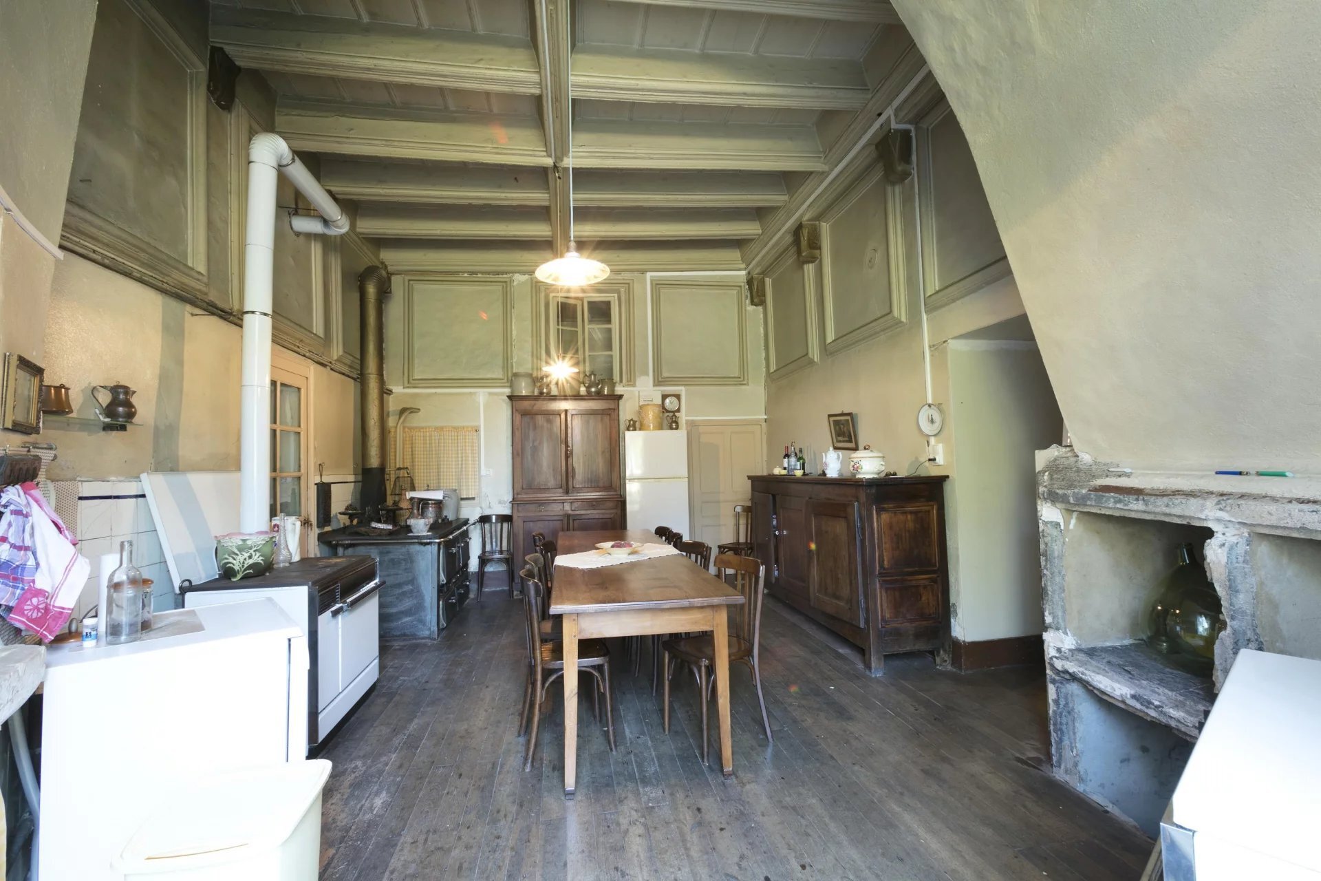 Chateau With Medieval Origins, Mh Listed