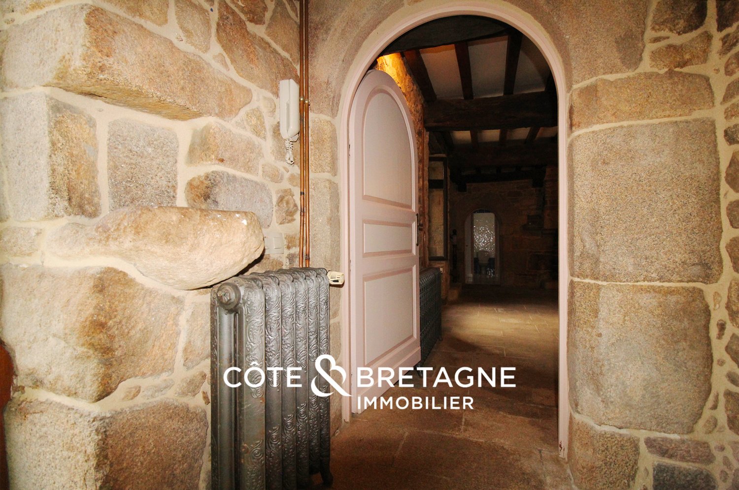 Côte & Bretagne Immobilier Vous Propose : Manoir Du XVII Ie Siècle Sur 6,9 Ha Avec étang, Cours D’eau