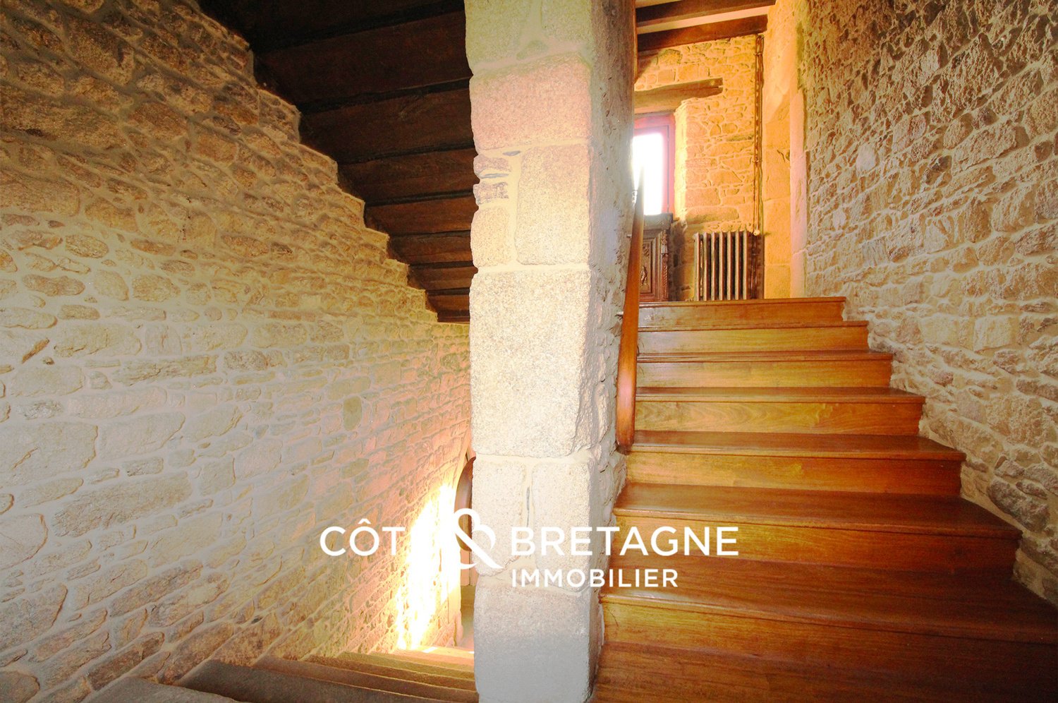 Côte & Bretagne Immobilier Vous Propose : Manoir Du XVII Ie Siècle Sur 6,9 Ha Avec étang, Cours D’eau