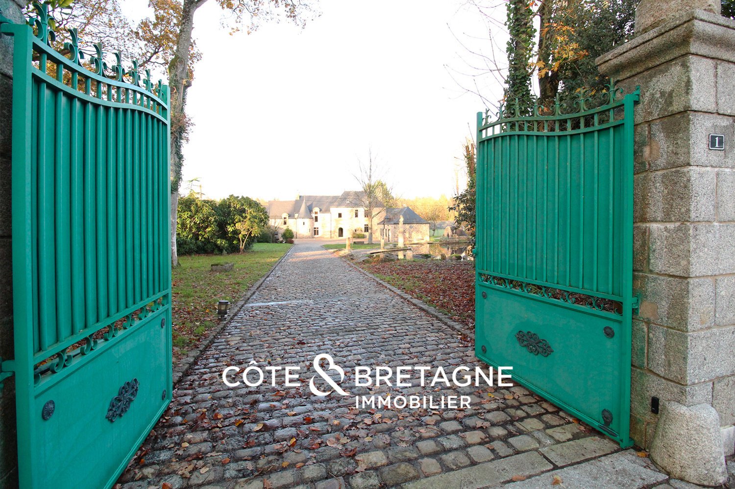 Côte & Bretagne Immobilier Vous Propose : Manoir Du XVII Ie Siècle Sur 6,9 Ha Avec étang, Cours D’eau