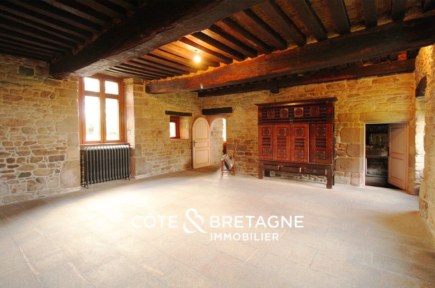 Côte & Bretagne Immobilier Vous Propose : Manoir Du XVII Ie Siècle Sur 6,9 Ha Avec étang, Cours D’eau