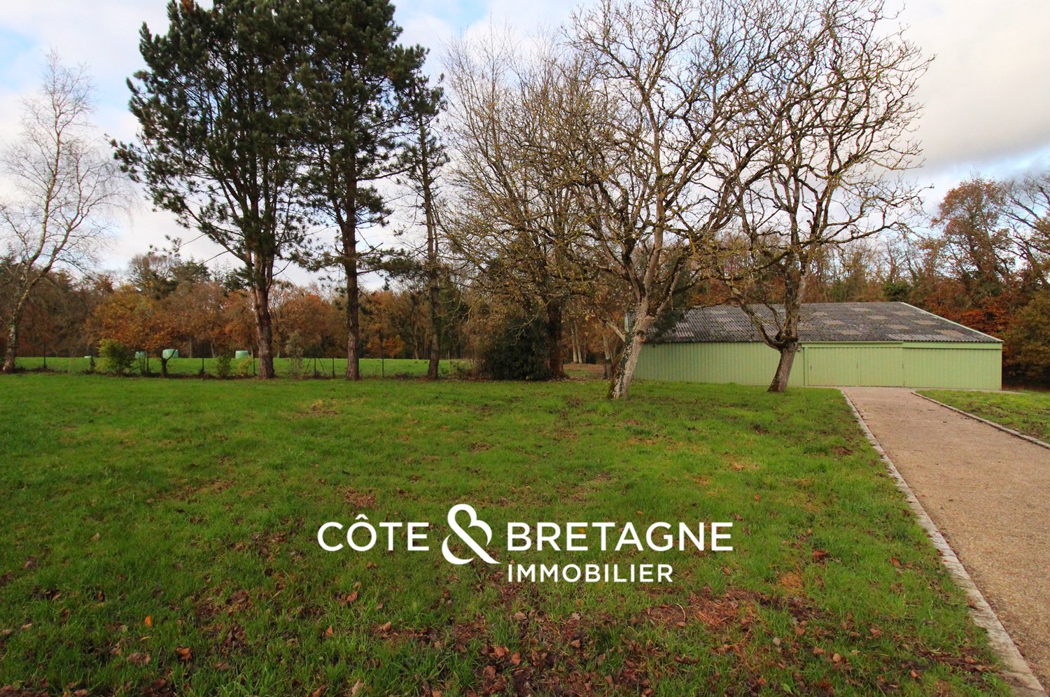 Côte & Bretagne Immobilier Vous Propose : Manoir Du XVII Ie Siècle Sur 6,9 Ha Avec étang, Cours D’eau