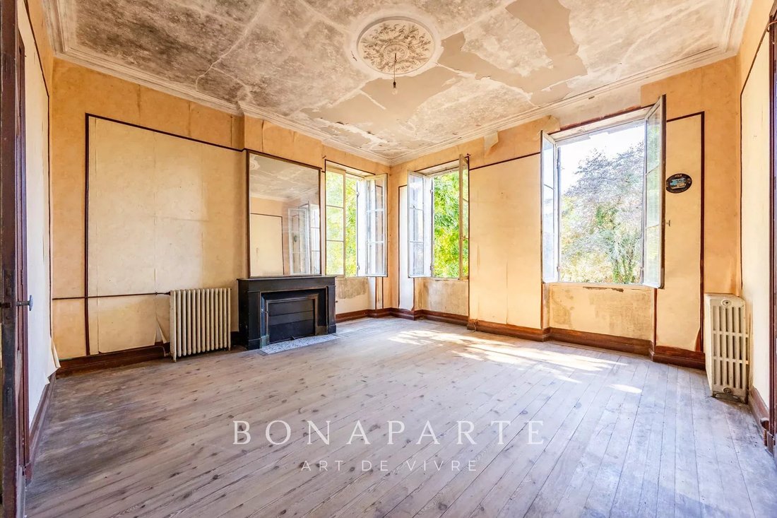 Couqueques 316 Sqm Chateau, To Renovate, 25 Minutes From The Atlantic Ocean