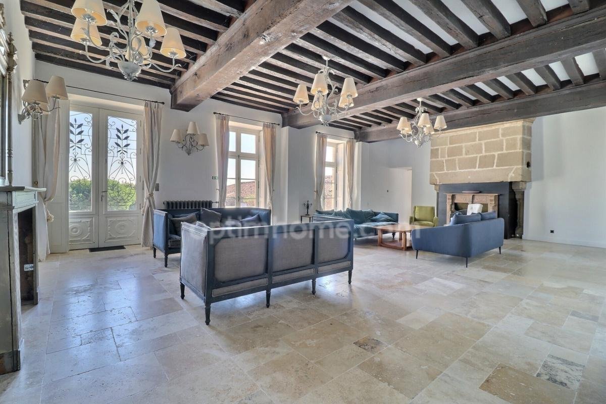 Domaine De Charme Du Xviᵉ Siècle Aux Portes De Cholet (49) — Logis De 500 M² 550 M² De Dépendances
