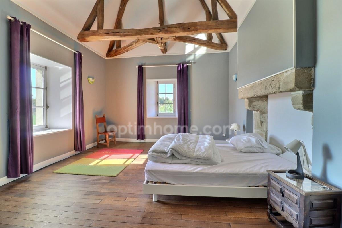 Domaine De Charme Du Xviᵉ Siècle Aux Portes De Cholet (49) — Logis De 500 M² 550 M² De Dépendances
