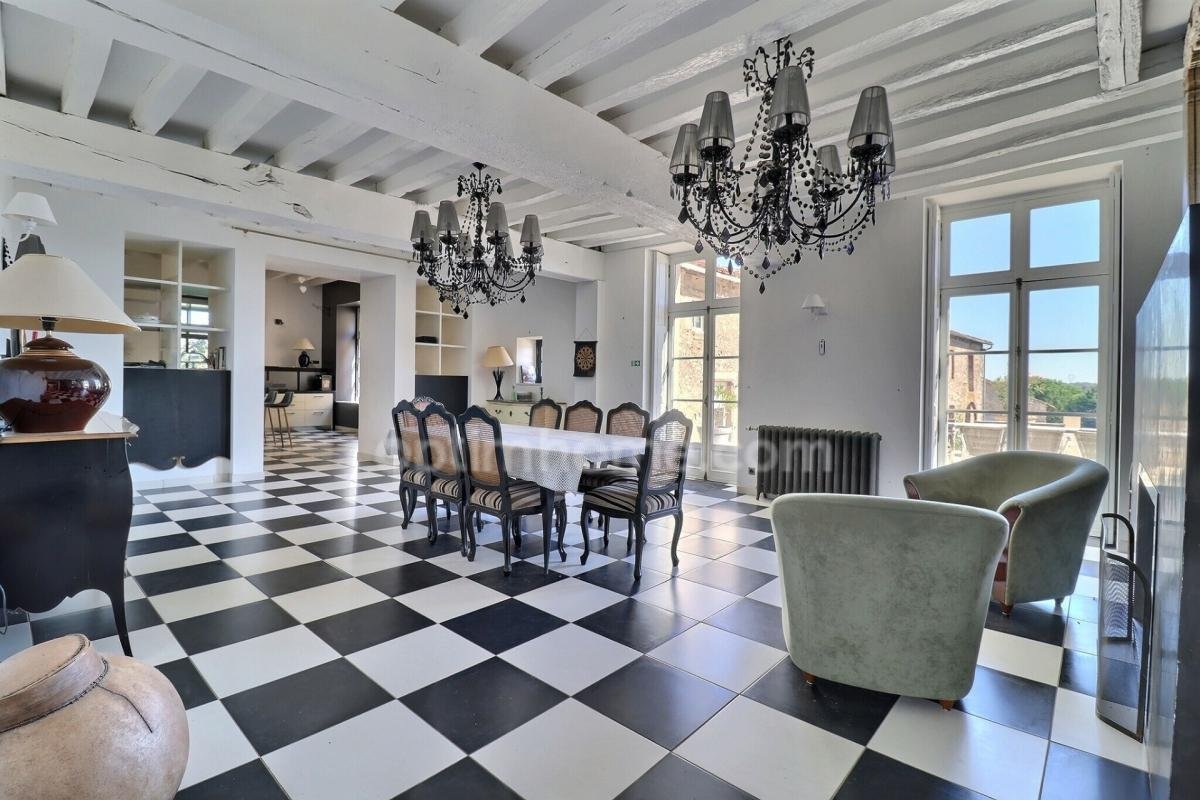 Domaine De Charme Du Xviᵉ Siècle Aux Portes De Cholet (49) — Logis De 500 M² 550 M² De Dépendances