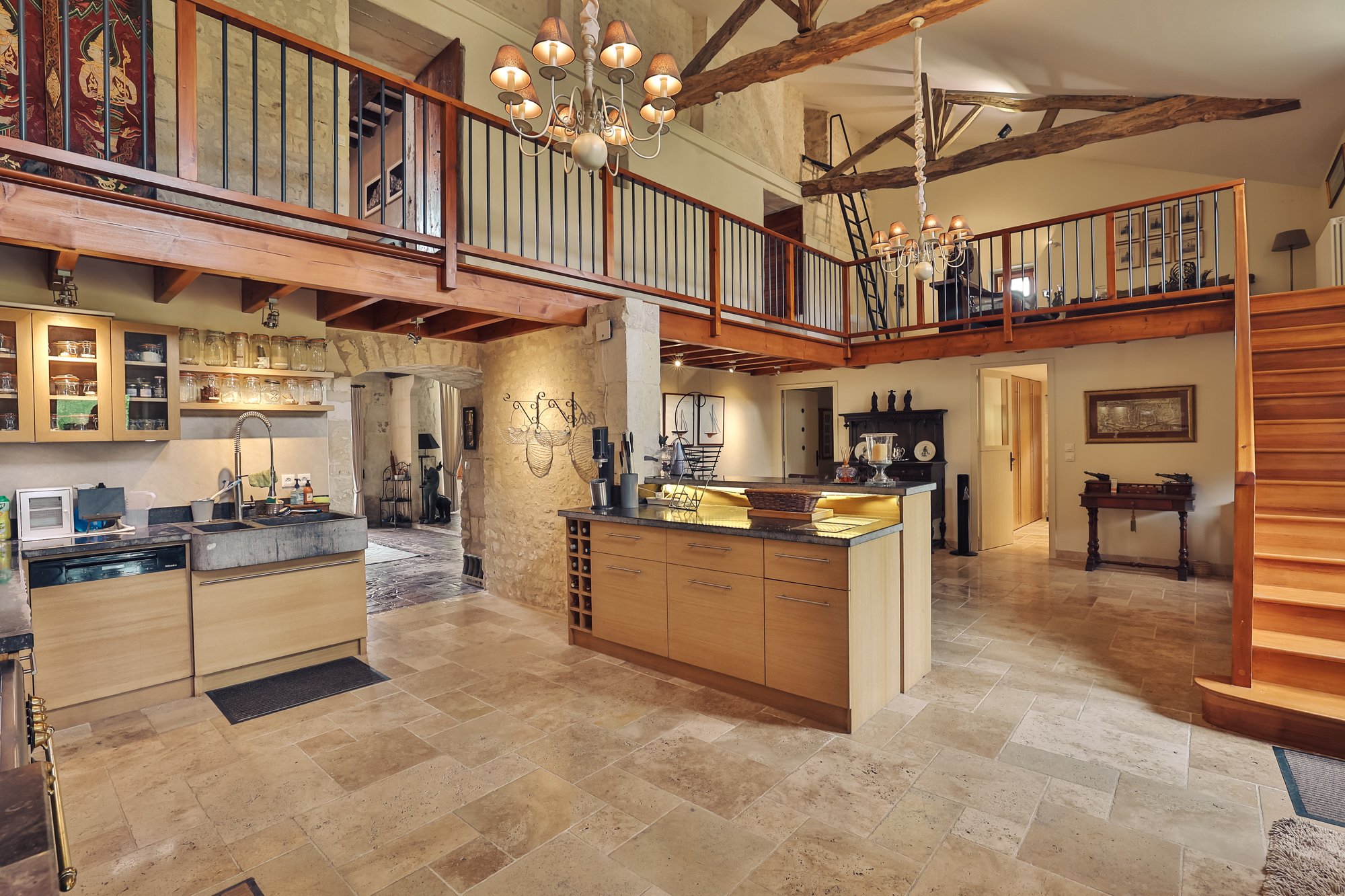 Exceptional 360 M² Historic Residence With Infinity Pool And Panoramic Views Near Segonzac