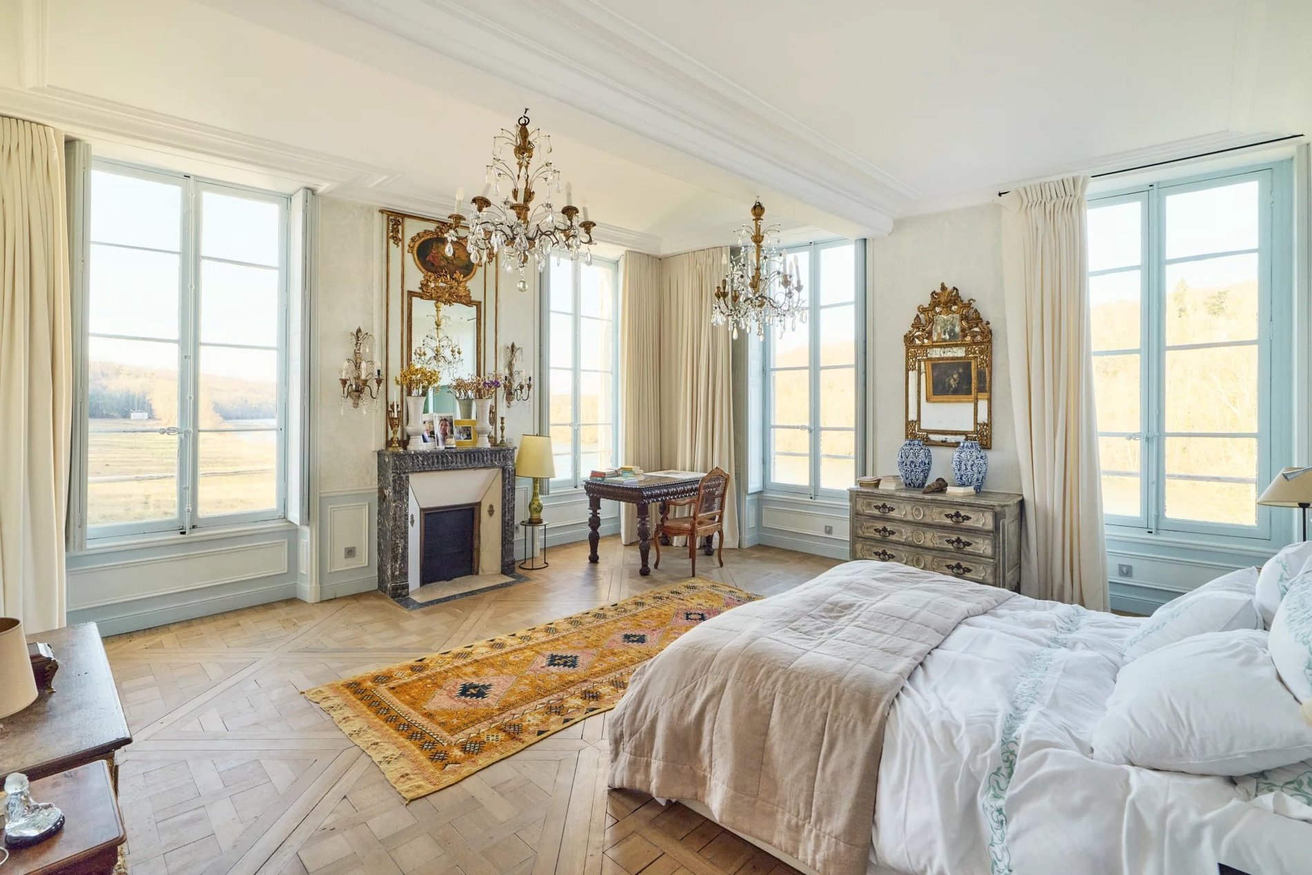 Exceptional Riverside Estate Near Fontainebleau